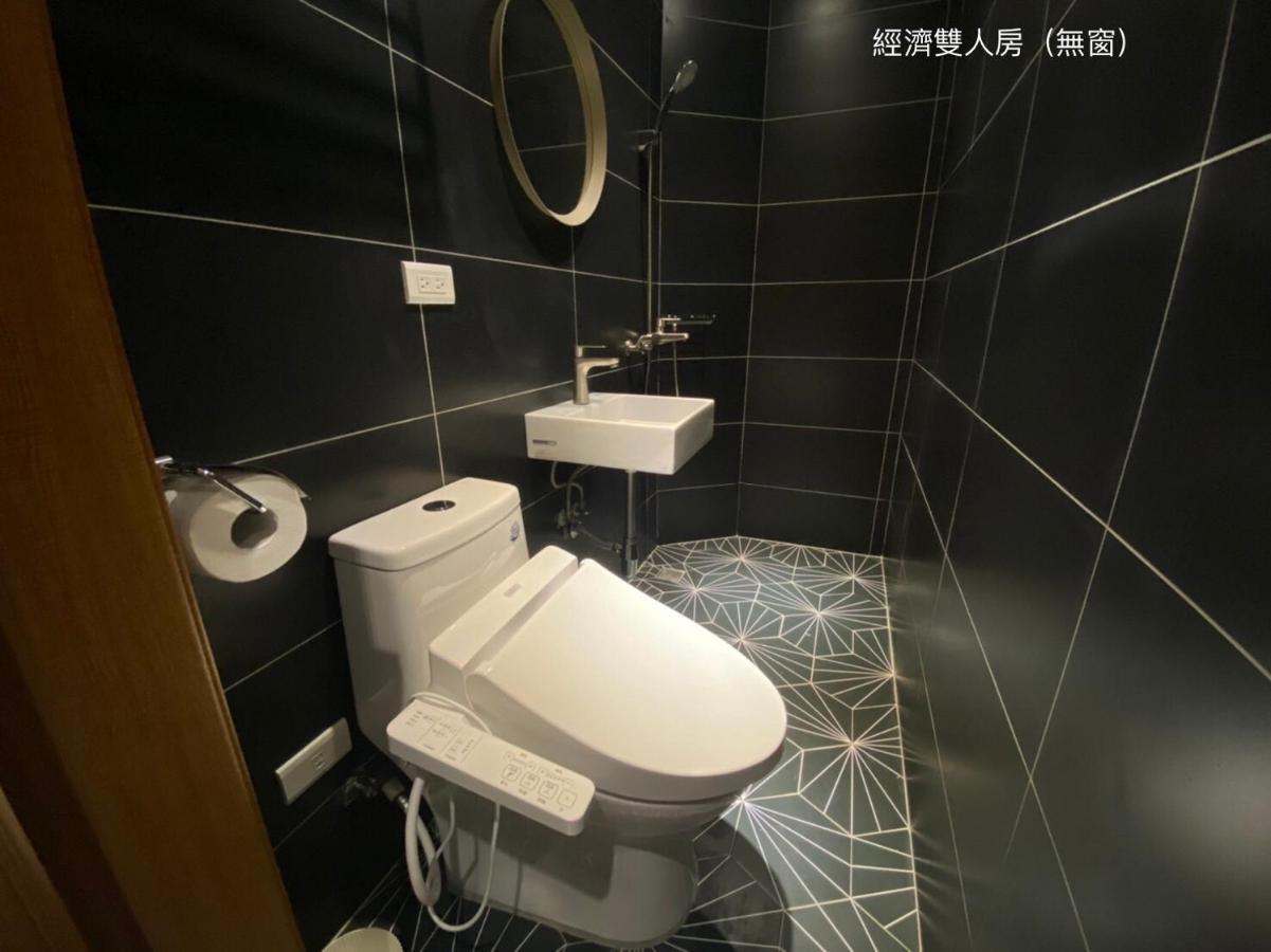 良文旅2館ryou Hotel Vintage - II Tainan Exterior foto